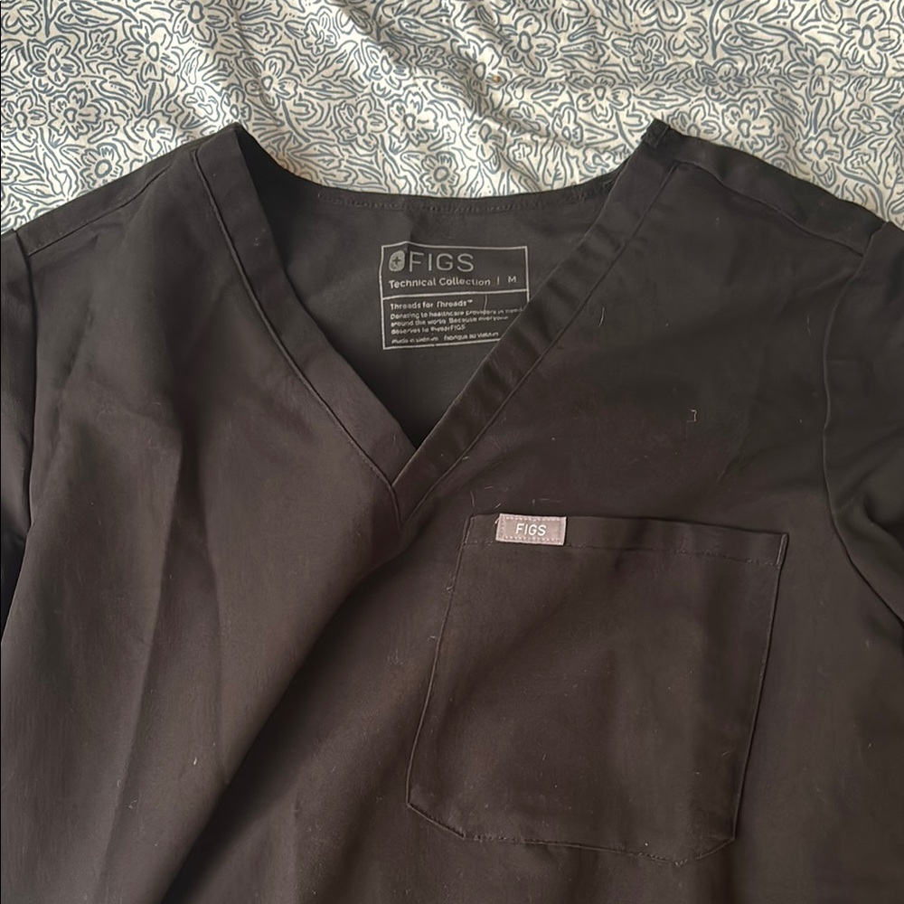 Figs V-Neck Black Scrub Top & Zamora high waisted jogger pants